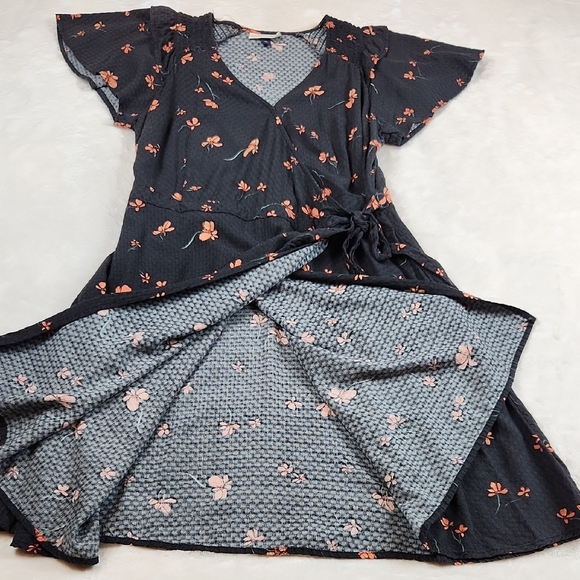 Floral Wrap Dress in Black and Orange Size M - Picture 5 of 7
